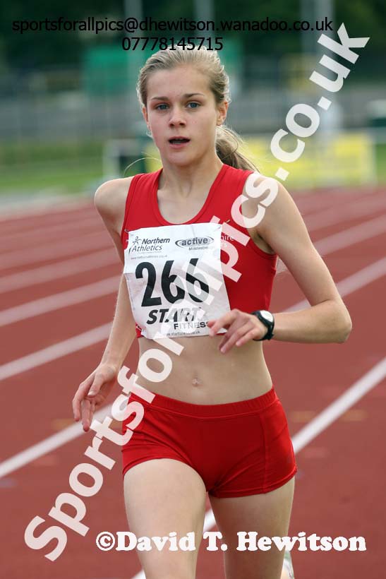 Under-15 girls 800 metres. Photo: David T. Hewitson/Sports for All Pics